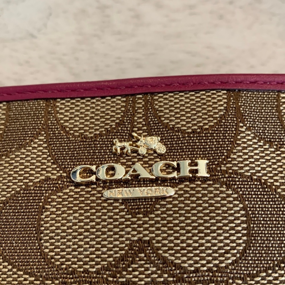 Coach Signature Canvas & Cranberry leather wristlet‎ - Picture 2 of 7